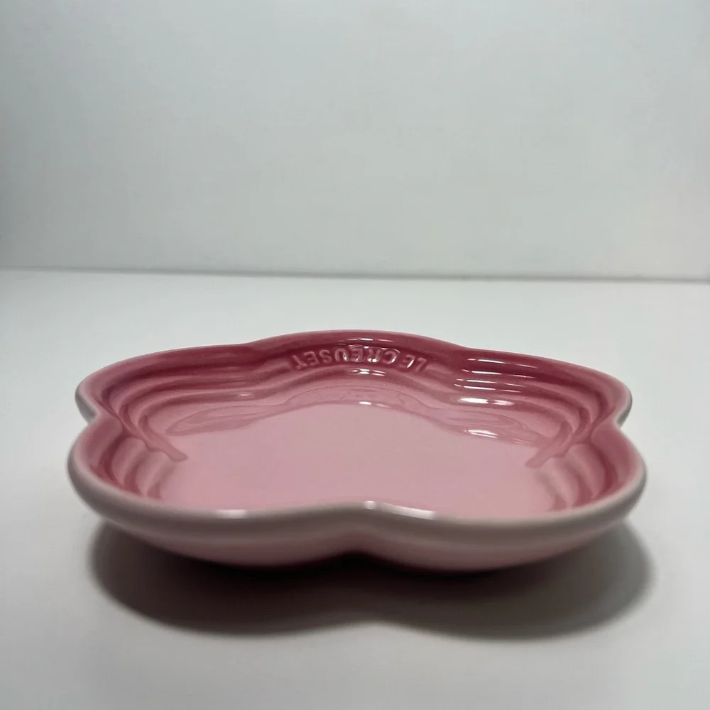 Le Creuset Stoneware Flower Petal Scalloped Trinket Dish Plate Tray